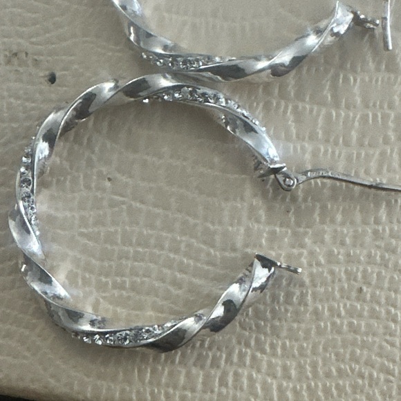 🔥🔥.925 Sterling Silver Crystal Jordan Mom Twisted Cable Hoop Earrings 3.8G🔥🔥 - Picture 7 of 10